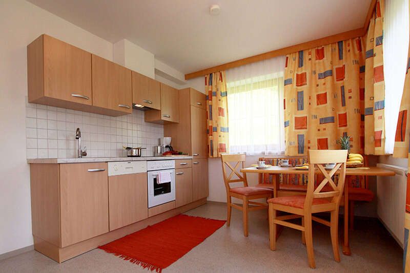 Appartement 3 mit Küche und Essbereich im Landhaus Barbara in der Zillertal Arena