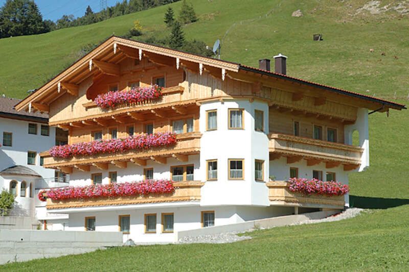 Landhaus Barbara Hausansicht im Sommer in Gerlos
