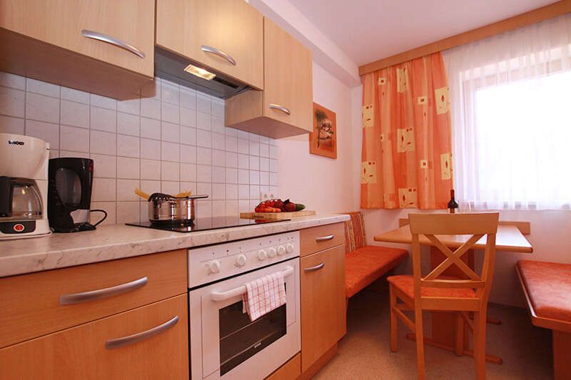 Appartement 2 mit Küche und Essbereich im Landhaus Barbara im Zillertal